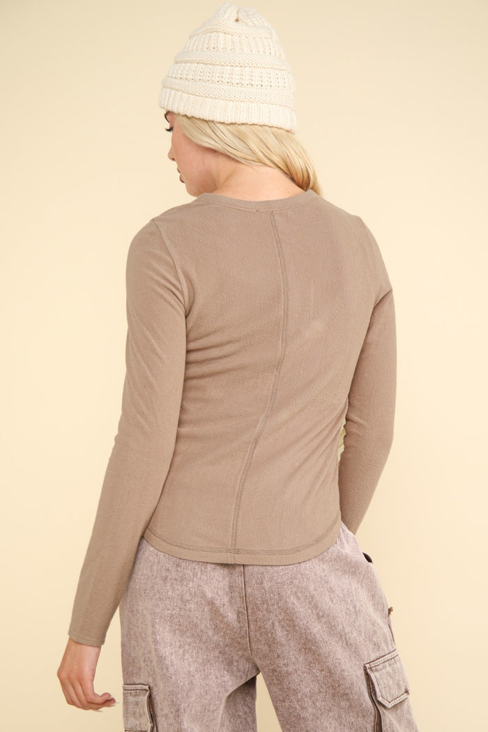 BUTTON RIBBED KNIT TOP