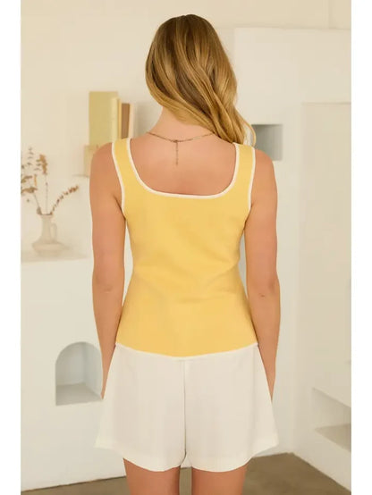 CONTRAST PIPING VEST