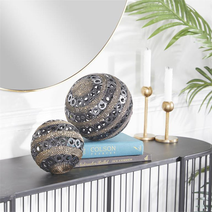 GRAY METAL GEOMETRIC SCULPTURE